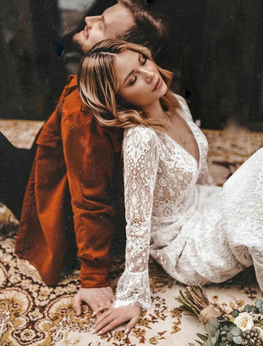 A-Line Fall Wedding Dresses Ankle Length Vintage Little White Dresses Long Sleeve V Neck Chiffon Outdoor Bridal Gowns With Solid Color
